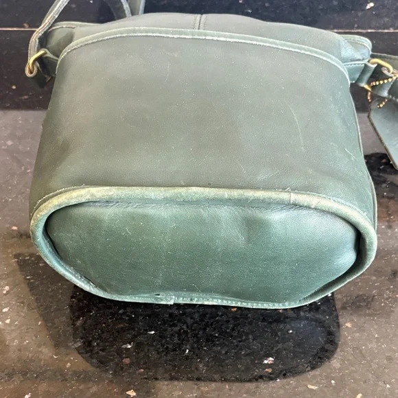 Vintage 90's Coach Cowhide Leather Crossbody Bag. Made is Usa. - Picture 3 of 12